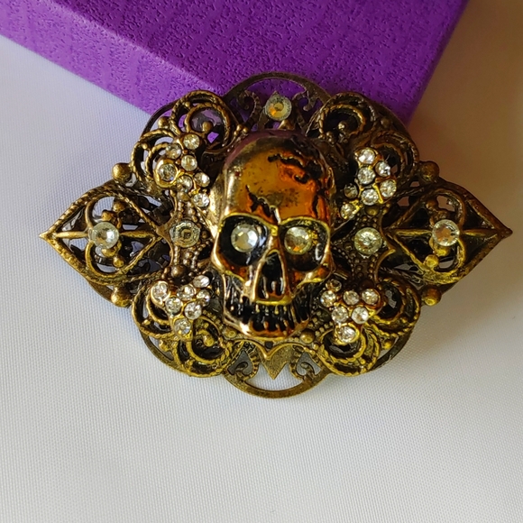 Spoiled Rotten Lilith Jewelry - Jeweled Skull & Crossbones Clip